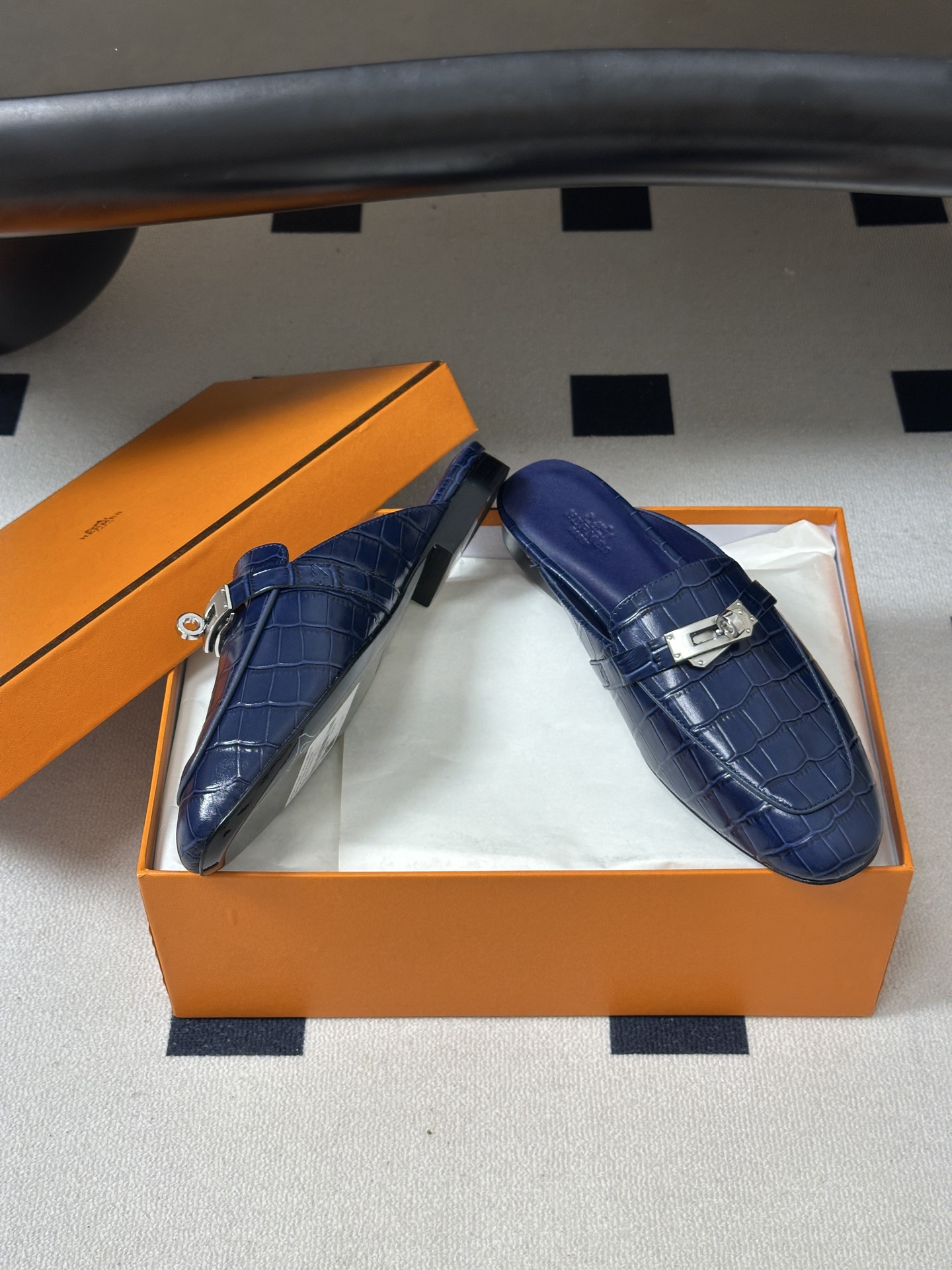Hermes 爱马仕🐎 H家 Oz鳄鱼纹皮穆勒鞋经典Kelly扣包头半拖鞋 H经典半拖 26ss新版面 鳄鱼纹小牛皮穆勒 Hermes 爱马仕🐎 H家 Oz鳄鱼纹皮穆勒鞋经典Kelly扣包头半拖鞋 H经典半拖 26ss新版面 鳄鱼纹小牛皮穆勒