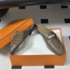 Hermes 爱马仕🐎 H家 Oz鳄鱼纹皮穆勒鞋经典Kelly扣包头半拖鞋 H经典半拖 26ss新版面 鳄鱼纹小牛皮穆勒 Hermes 爱马仕🐎 H家 Oz鳄鱼纹皮穆勒鞋经典Kelly扣包头半拖鞋 H经典半拖 26ss新版面 鳄鱼纹小牛皮穆勒