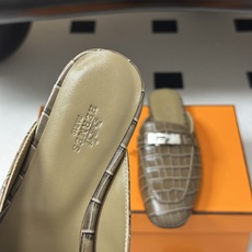 Hermes 爱马仕🐎 H家 Oz鳄鱼纹皮穆勒鞋经典Kelly扣包头半拖鞋 H经典半拖 26ss新版面 鳄鱼纹小牛皮穆勒 Hermes 爱马仕🐎 H家 Oz鳄鱼纹皮穆勒鞋经典Kelly扣包头半拖鞋 H经典半拖 26ss新版面 鳄鱼纹小牛皮穆勒