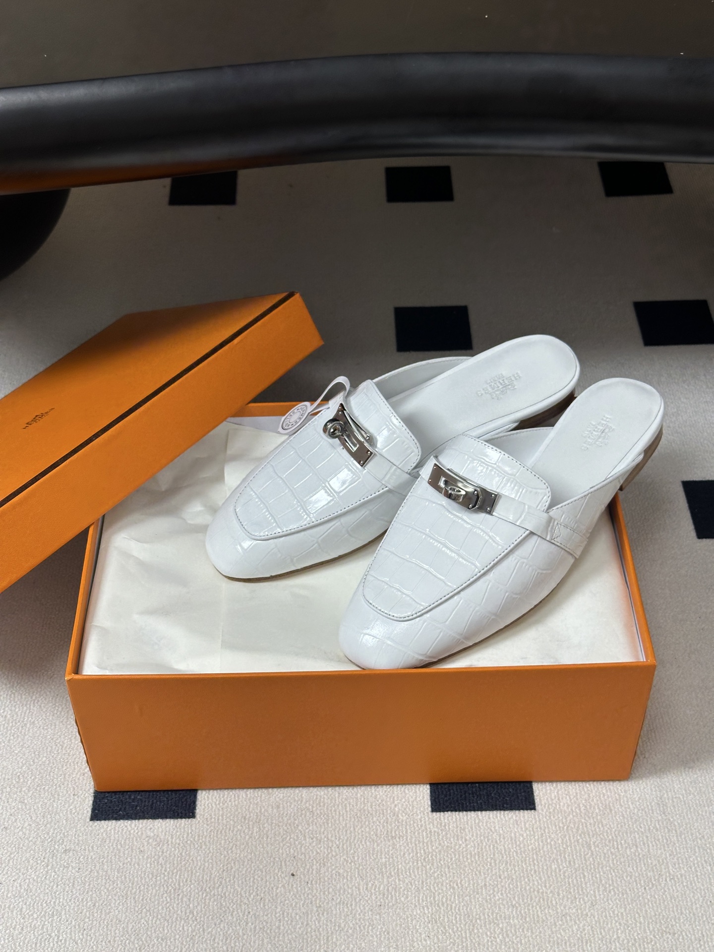 Hermes 爱马仕🐎 H家 Oz鳄鱼纹皮穆勒鞋经典Kelly扣包头半拖鞋 H经典半拖 26ss新版面 鳄鱼纹小牛皮穆勒 Hermes 爱马仕🐎 H家 Oz鳄鱼纹皮穆勒鞋经典Kelly扣包头半拖鞋 H经典半拖 26ss新版面 鳄鱼纹小牛皮穆勒