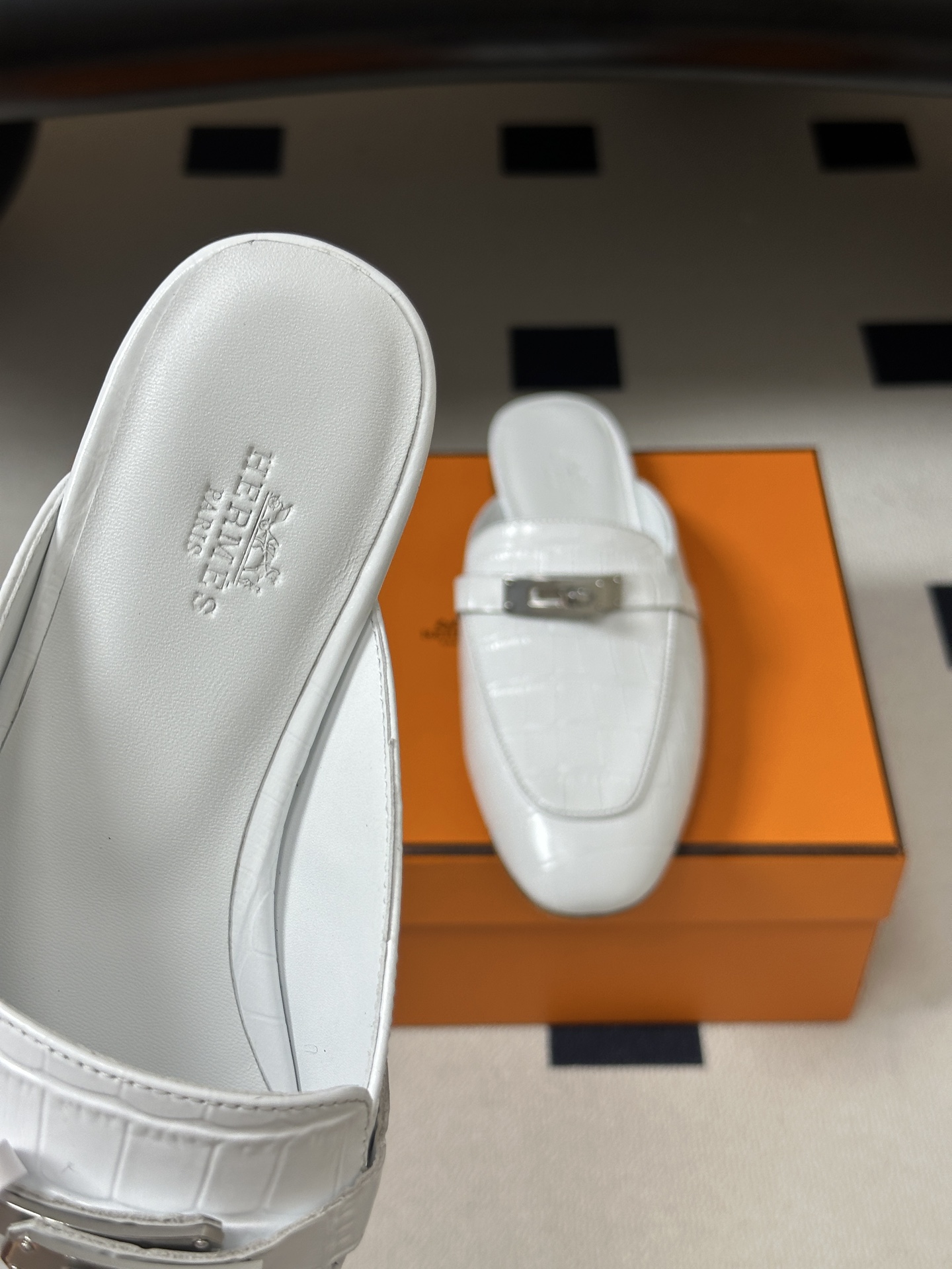 Hermes 爱马仕🐎 H家 Oz鳄鱼纹皮穆勒鞋经典Kelly扣包头半拖鞋 H经典半拖 26ss新版面 鳄鱼纹小牛皮穆勒 Hermes 爱马仕🐎 H家 Oz鳄鱼纹皮穆勒鞋经典Kelly扣包头半拖鞋 H经典半拖 26ss新版面 鳄鱼纹小牛皮穆勒