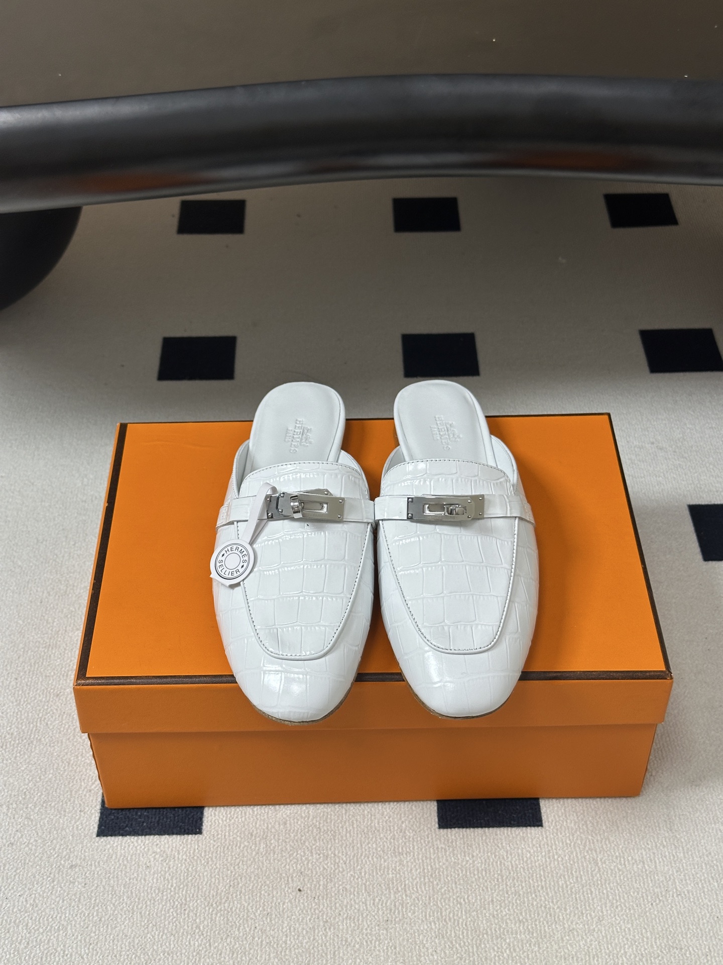 Hermes 爱马仕🐎 H家 Oz鳄鱼纹皮穆勒鞋经典Kelly扣包头半拖鞋 H经典半拖 26ss新版面 鳄鱼纹小牛皮穆勒 Hermes 爱马仕🐎 H家 Oz鳄鱼纹皮穆勒鞋经典Kelly扣包头半拖鞋 H经典半拖 26ss新版面 鳄鱼纹小牛皮穆勒