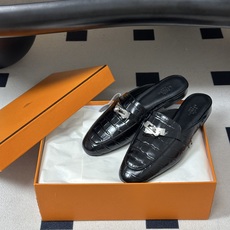 Hermes 爱马仕🐎 H家 Oz鳄鱼纹皮穆勒鞋经典Kelly扣包头半拖鞋 H经典半拖 26ss新版面 鳄鱼纹小牛皮穆勒 Hermes 爱马仕🐎 H家 Oz鳄鱼纹皮穆勒鞋经典Kelly扣包头半拖鞋 H经典半拖 26ss新版面 鳄鱼纹小牛皮穆勒