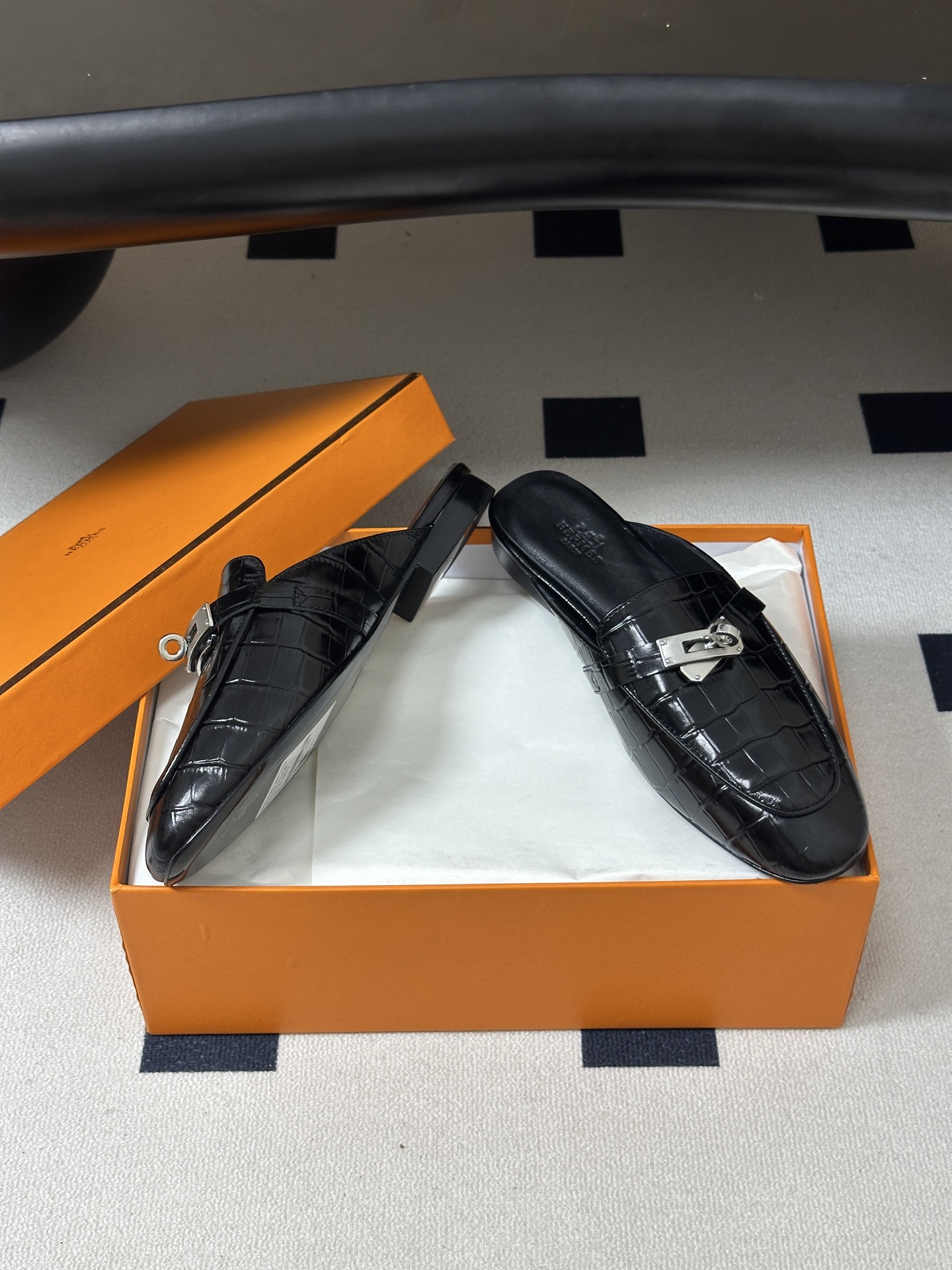 Hermes 爱马仕🐎 H家 Oz鳄鱼纹皮穆勒鞋经典Kelly扣包头半拖鞋 H经典半拖 26ss新版面 鳄鱼纹小牛皮穆勒 Hermes 爱马仕🐎 H家 Oz鳄鱼纹皮穆勒鞋经典Kelly扣包头半拖鞋 H经典半拖 26ss新版面 鳄鱼纹小牛皮穆勒
