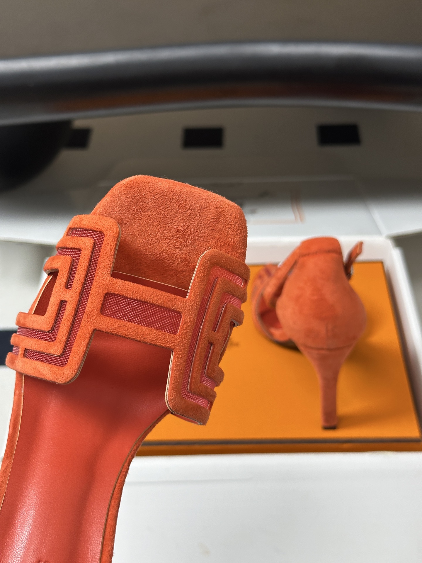 顶级品质(配豪华包装礼品盒) Hermes 爱马仕🐎 2026🆕最新版面Joy麂皮网纱凉鞋系列 H家细跟凉鞋麂皮透气网面 顶级品质(配豪华包装礼品盒) Hermes 爱马仕🐎 2026🆕最新版面Joy麂皮网纱凉鞋系列 H家细跟凉鞋麂皮透气网面