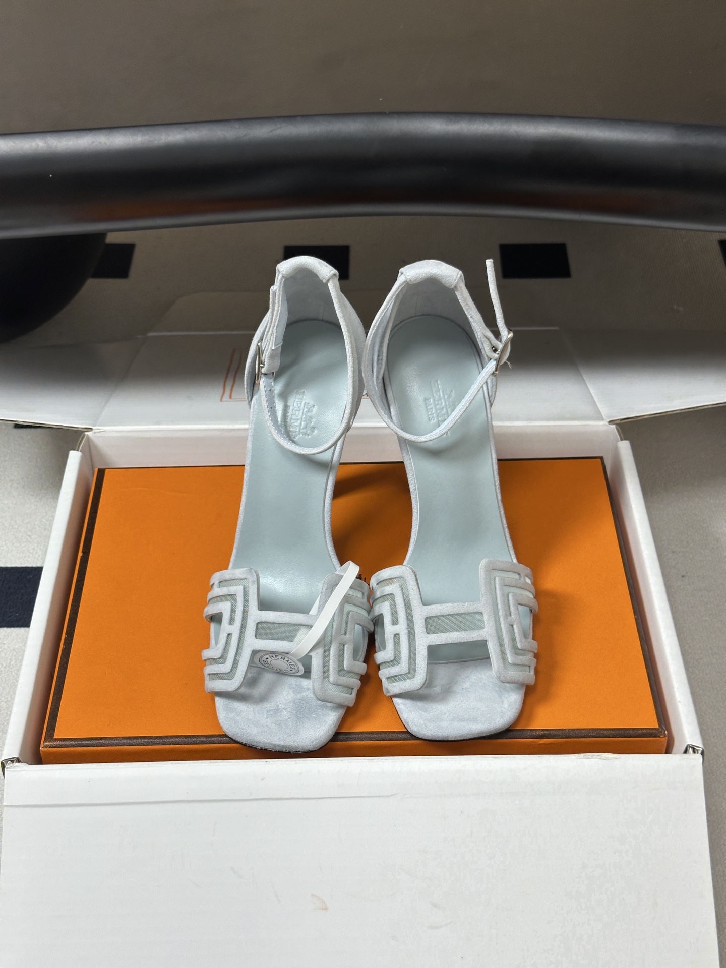 顶级品质(配豪华包装礼品盒) Hermes 爱马仕🐎 2026🆕最新版面Joy麂皮网纱凉鞋系列 H家细跟凉鞋麂皮透气网面 顶级品质(配豪华包装礼品盒) Hermes 爱马仕🐎 2026🆕最新版面Joy麂皮网纱凉鞋系列 H家细跟凉鞋麂皮透气网面