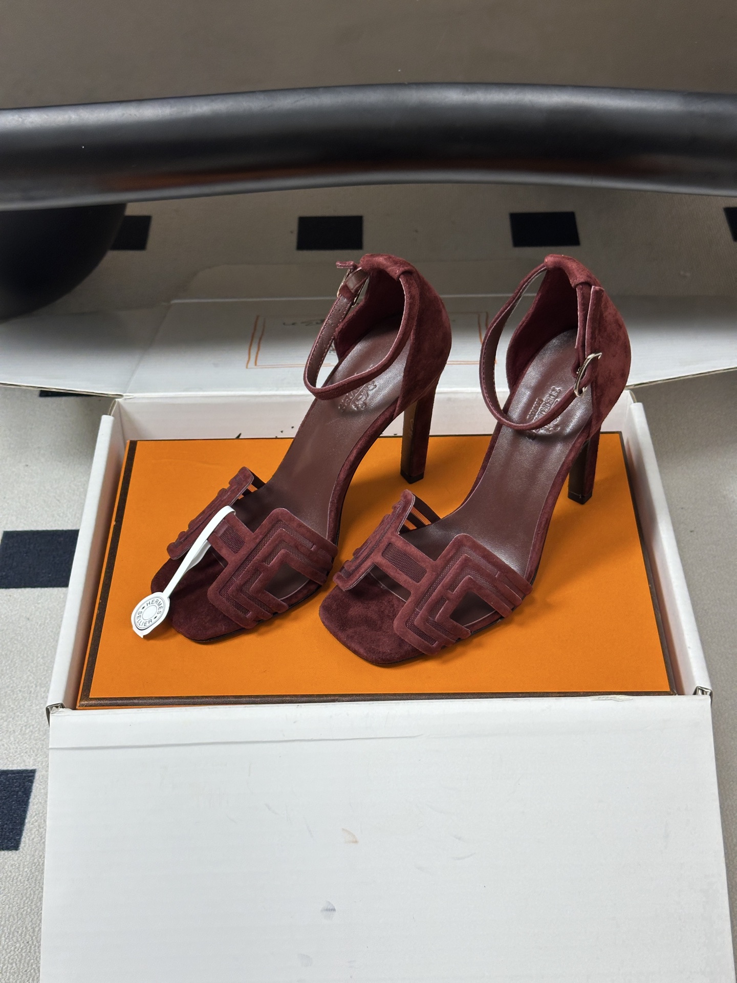 顶级品质(配豪华包装礼品盒) Hermes 爱马仕🐎 2026🆕最新版面Joy麂皮网纱凉鞋系列 H家细跟凉鞋麂皮透气网面 顶级品质(配豪华包装礼品盒) Hermes 爱马仕🐎 2026🆕最新版面Joy麂皮网纱凉鞋系列 H家细跟凉鞋麂皮透气网面