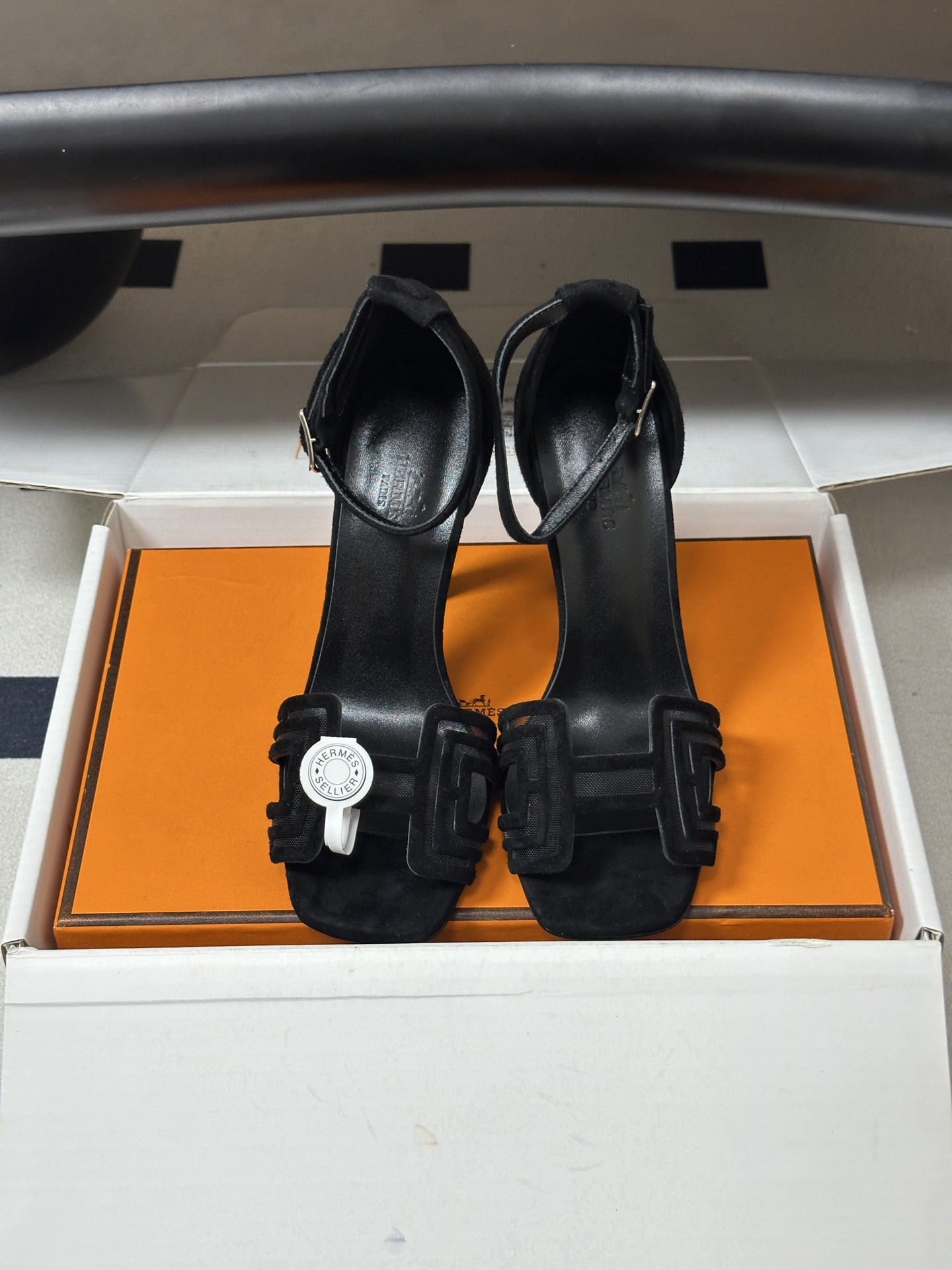 顶级品质(配豪华包装礼品盒) Hermes 爱马仕🐎 2026🆕最新版面Joy麂皮网纱凉鞋系列 H家细跟凉鞋麂皮透气网面 顶级品质(配豪华包装礼品盒) Hermes 爱马仕🐎 2026🆕最新版面Joy麂皮网纱凉鞋系列 H家细跟凉鞋麂皮透气网面