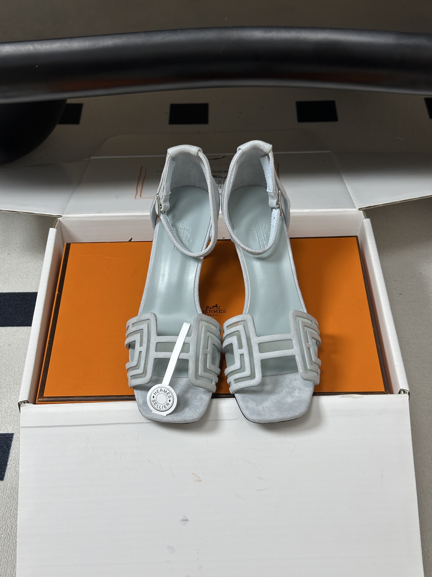 顶级品质(配豪华包装礼品盒) Hermes 爱马仕🐎 2026🆕最新版面Joy麂皮网纱凉鞋系列 H家细跟凉鞋麂皮透气网面 顶级品质(配豪华包装礼品盒) Hermes 爱马仕🐎 2026🆕最新版面Joy麂皮网纱凉鞋系列 H家细跟凉鞋麂皮透气网面