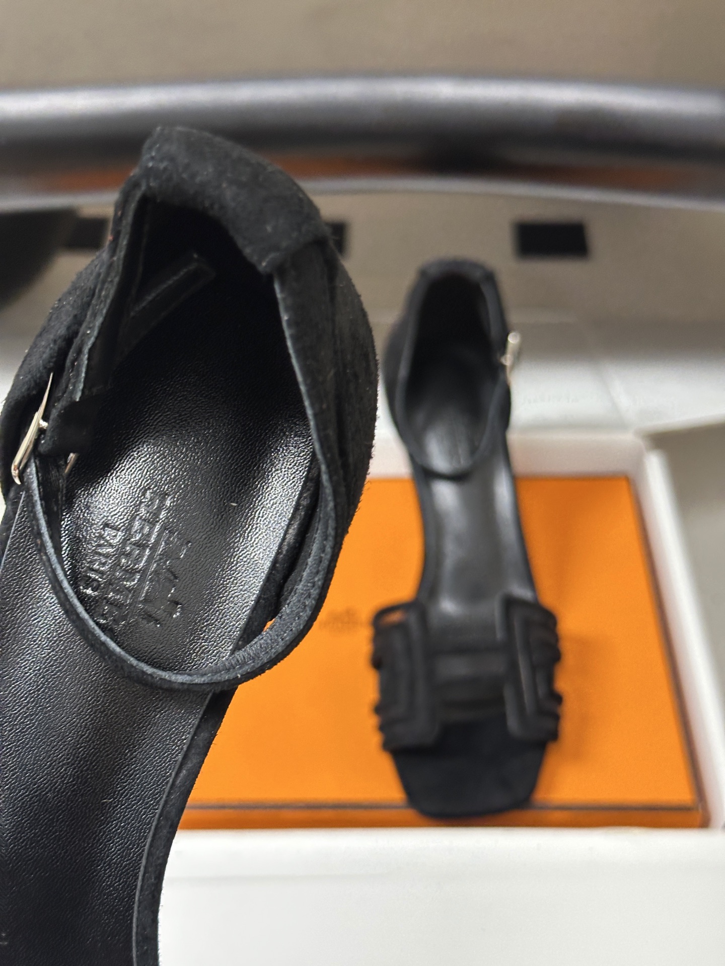 顶级品质(配豪华包装礼品盒) Hermes 爱马仕🐎 2026🆕最新版面Joy麂皮网纱凉鞋系列 H家细跟凉鞋麂皮透气网面 顶级品质(配豪华包装礼品盒) Hermes 爱马仕🐎 2026🆕最新版面Joy麂皮网纱凉鞋系列 H家细跟凉鞋麂皮透气网面