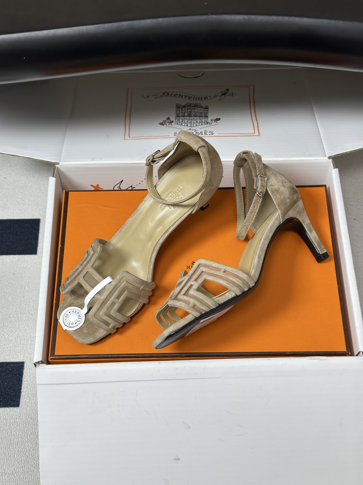 顶级品质(配豪华包装礼品盒) Hermes 爱马仕🐎 2026🆕最新版面Joy麂皮网纱凉鞋系列 H家细跟凉鞋麂皮透气网面 顶级品质(配豪华包装礼品盒) Hermes 爱马仕🐎 2026🆕最新版面Joy麂皮网纱凉鞋系列 H家细跟凉鞋麂皮透气网面