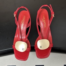 26ss夏季新款 LOUIS VUITTON 路易威登 Lv TREASURE凉鞋新颖字母金属扣小猫跟凉鞋 本款LV T 26ss夏季新款 LOUIS VUITTON 路易威登 Lv TREASURE凉鞋新颖字母金属扣小猫跟凉鞋 本款LV T