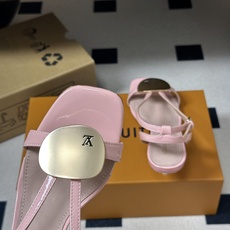 26ss夏季新款 LOUIS VUITTON 路易威登 Lv TREASURE凉鞋新颖字母金属扣小猫跟凉鞋 本款LV T 26ss夏季新款 LOUIS VUITTON 路易威登 Lv TREASURE凉鞋新颖字母金属扣小猫跟凉鞋 本款LV T