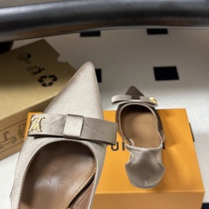 26ss 春夏新款 LOUIS VUITTON 路易威登 LV 6AM高跟鞋尖头字母扣蝴蝶结真丝小猫跟单鞋 本款6AM高 26ss 春夏新款 LOUIS VUITTON 路易威登 LV 6AM高跟鞋尖头字母扣蝴蝶结真丝小猫跟单鞋 本款6AM高