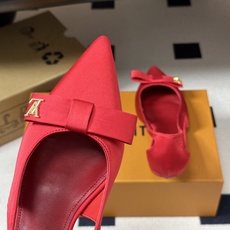 26ss 春夏新款 LOUIS VUITTON 路易威登 LV 6AM高跟鞋尖头字母扣蝴蝶结真丝小猫跟单鞋 本款6AM高 26ss 春夏新款 LOUIS VUITTON 路易威登 LV 6AM高跟鞋尖头字母扣蝴蝶结真丝小猫跟单鞋 本款6AM高