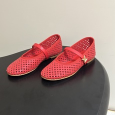 26Ss春季新款Louis Vuitton LV ROMY芭蕾舞鞋雕花冲孔镂空扣带玛丽珍鞋透气平底单鞋 本款Romy平底 26Ss春季新款Louis Vuitton LV ROMY芭蕾舞鞋雕花冲孔镂空扣带玛丽珍鞋透气平底单鞋 本款Romy平底