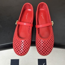 26Ss春季新款Louis Vuitton LV ROMY芭蕾舞鞋雕花冲孔镂空扣带玛丽珍鞋透气平底单鞋 本款Romy平底 26Ss春季新款Louis Vuitton LV ROMY芭蕾舞鞋雕花冲孔镂空扣带玛丽珍鞋透气平底单鞋 本款Romy平底