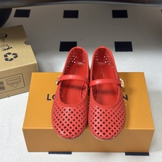 26Ss春季新款Louis Vuitton LV ROMY芭蕾舞鞋雕花冲孔镂空扣带玛丽珍鞋透气平底单鞋 本款Romy平底 26Ss春季新款Louis Vuitton LV ROMY芭蕾舞鞋雕花冲孔镂空扣带玛丽珍鞋透气平底单鞋 本款Romy平底