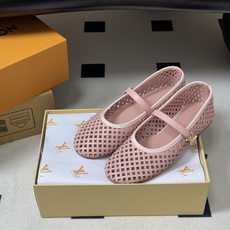 26Ss春季新款Louis Vuitton LV ROMY芭蕾舞鞋雕花冲孔镂空扣带玛丽珍鞋透气平底单鞋 本款Romy平底 26Ss春季新款Louis Vuitton LV ROMY芭蕾舞鞋雕花冲孔镂空扣带玛丽珍鞋透气平底单鞋 本款Romy平底