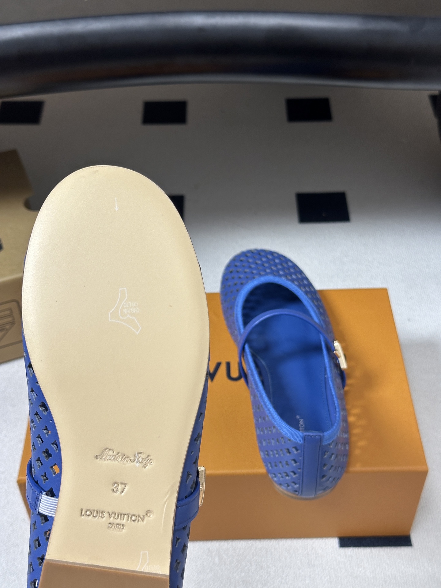 26Ss春季新款Louis Vuitton LV ROMY芭蕾舞鞋雕花冲孔镂空扣带玛丽珍鞋透气平底单鞋 本款Romy平底 26Ss春季新款Louis Vuitton LV ROMY芭蕾舞鞋雕花冲孔镂空扣带玛丽珍鞋透气平底单鞋 本款Romy平底