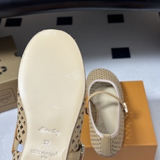 26Ss春季新款Louis Vuitton LV ROMY芭蕾舞鞋雕花冲孔镂空扣带玛丽珍鞋透气平底单鞋 本款Romy平底 26Ss春季新款Louis Vuitton LV ROMY芭蕾舞鞋雕花冲孔镂空扣带玛丽珍鞋透气平底单鞋 本款Romy平底
