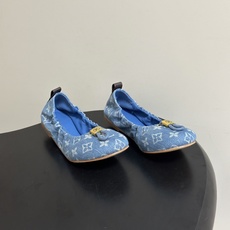 26Ss新款Louis vuitton LV NOLITA 平底芭蕾鞋五金扣松紧带跳舞鞋经典牛仔布平底单鞋 本款 Nol 26Ss新款Louis vuitton LV NOLITA 平底芭蕾鞋五金扣松紧带跳舞鞋经典牛仔布平底单鞋 本款 Nol