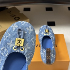 26Ss新款Louis vuitton LV NOLITA 平底芭蕾鞋五金扣松紧带跳舞鞋经典牛仔布平底单鞋 本款 Nol 26Ss新款Louis vuitton LV NOLITA 平底芭蕾鞋五金扣松紧带跳舞鞋经典牛仔布平底单鞋 本款 Nol