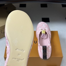26Ss新款Louis vuitton LV NOLITA 平底芭蕾鞋五金扣松紧带跳舞鞋经典牛仔布平底单鞋 本款 Nol 26Ss新款Louis vuitton LV NOLITA 平底芭蕾鞋五金扣松紧带跳舞鞋经典牛仔布平底单鞋 本款 Nol