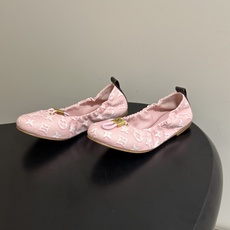 26Ss新款Louis vuitton LV NOLITA 平底芭蕾鞋五金扣松紧带跳舞鞋经典牛仔布平底单鞋 本款 Nol 26Ss新款Louis vuitton LV NOLITA 平底芭蕾鞋五金扣松紧带跳舞鞋经典牛仔布平底单鞋 本款 Nol