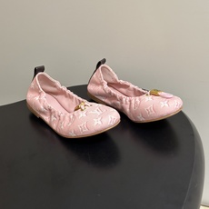 26Ss新款Louis vuitton LV NOLITA 平底芭蕾鞋五金扣松紧带跳舞鞋经典牛仔布平底单鞋 本款 Nol 26Ss新款Louis vuitton LV NOLITA 平底芭蕾鞋五金扣松紧带跳舞鞋经典牛仔布平底单鞋 本款 Nol