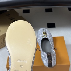 26Ss新款Louis vuitton LV NOLITA 平底芭蕾鞋五金扣松紧带跳舞鞋经典牛仔布平底单鞋 本款 Nol 26Ss新款Louis vuitton LV NOLITA 平底芭蕾鞋五金扣松紧带跳舞鞋经典牛仔布平底单鞋 本款 Nol