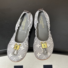 26Ss新款Louis vuitton LV NOLITA 平底芭蕾鞋五金扣松紧带跳舞鞋经典牛仔布平底单鞋 本款 Nol 26Ss新款Louis vuitton LV NOLITA 平底芭蕾鞋五金扣松紧带跳舞鞋经典牛仔布平底单鞋 本款 Nol