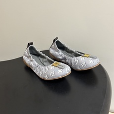 26Ss新款Louis vuitton LV NOLITA 平底芭蕾鞋五金扣松紧带跳舞鞋经典牛仔布平底单鞋 本款 Nol 26Ss新款Louis vuitton LV NOLITA 平底芭蕾鞋五金扣松紧带跳舞鞋经典牛仔布平底单鞋 本款 Nol