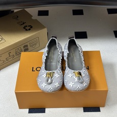 26Ss新款Louis vuitton LV NOLITA 平底芭蕾鞋五金扣松紧带跳舞鞋经典牛仔布平底单鞋 本款 Nol 26Ss新款Louis vuitton LV NOLITA 平底芭蕾鞋五金扣松紧带跳舞鞋经典牛仔布平底单鞋 本款 Nol