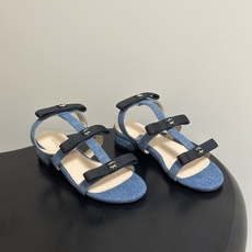 Gianvito Rossi 26春夏新款 罗西GR 经典R扣一字带平底凉拖鞋细高跟凉拖鞋绕带搭扣凉鞋 以品牌标志性的简 Gianvito Rossi 26春夏新款 罗西GR 经典R扣一字带平底凉拖鞋细高跟凉拖鞋绕带搭扣凉鞋 以品牌标志性的简