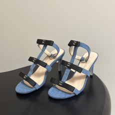 Gianvito Rossi 26春夏新款 罗西GR 经典R扣一字带平底凉拖鞋细高跟凉拖鞋绕带搭扣凉鞋 以品牌标志性的简 Gianvito Rossi 26春夏新款 罗西GR 经典R扣一字带平底凉拖鞋细高跟凉拖鞋绕带搭扣凉鞋 以品牌标志性的简