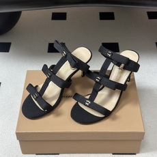 Gianvito Rossi 26春夏新款 罗西GR 经典R扣一字带平底凉拖鞋细高跟凉拖鞋绕带搭扣凉鞋 以品牌标志性的简 Gianvito Rossi 26春夏新款 罗西GR 经典R扣一字带平底凉拖鞋细高跟凉拖鞋绕带搭扣凉鞋 以品牌标志性的简