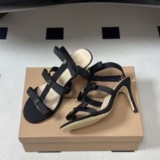Gianvito Rossi 26春夏新款 罗西GR 经典R扣一字带平底凉拖鞋细高跟凉拖鞋绕带搭扣凉鞋 以品牌标志性的简 Gianvito Rossi 26春夏新款 罗西GR 经典R扣一字带平底凉拖鞋细高跟凉拖鞋绕带搭扣凉鞋 以品牌标志性的简