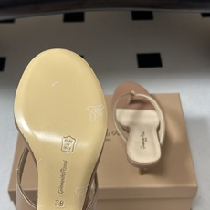 Gianvito Rossi 26春夏新款 罗西GR 极简风人字拖鞋高跟夹趾凉拖鞋 这双夹趾高跟凉拖,是品牌标志性极简美 Gianvito Rossi 26春夏新款 罗西GR 极简风人字拖鞋高跟夹趾凉拖鞋 这双夹趾高跟凉拖,是品牌标志性极简美