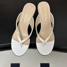 Gianvito Rossi 26春夏新款 罗西GR 极简风人字拖鞋高跟夹趾凉拖鞋 这双夹趾高跟凉拖,是品牌标志性极简美 Gianvito Rossi 26春夏新款 罗西GR 极简风人字拖鞋高跟夹趾凉拖鞋 这双夹趾高跟凉拖,是品牌标志性极简美