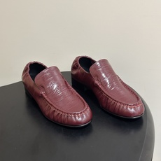 THE ROW 26Fw春夏新款 TR复古鳗鱼纹乐福鞋褶皱老钱风小皮鞋单鞋一脚蹬后松紧乐福鞋 这双乐福鞋简直是极简美学的 THE ROW 26Fw春夏新款 TR复古鳗鱼纹乐福鞋褶皱老钱风小皮鞋单鞋一脚蹬后松紧乐福鞋 这双乐福鞋简直是极简美学的