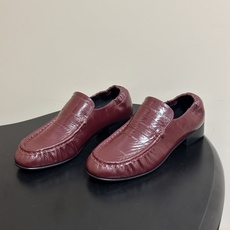 THE ROW 26Fw春夏新款 TR复古鳗鱼纹乐福鞋褶皱老钱风小皮鞋单鞋一脚蹬后松紧乐福鞋 这双乐福鞋简直是极简美学的 THE ROW 26Fw春夏新款 TR复古鳗鱼纹乐福鞋褶皱老钱风小皮鞋单鞋一脚蹬后松紧乐福鞋 这双乐福鞋简直是极简美学的