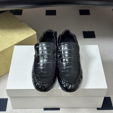 THE ROW 26Fw春夏新款 TR复古鳗鱼纹乐福鞋褶皱老钱风小皮鞋单鞋一脚蹬后松紧乐福鞋 这双乐福鞋简直是极简美学的 THE ROW 26Fw春夏新款 TR复古鳗鱼纹乐福鞋褶皱老钱风小皮鞋单鞋一脚蹬后松紧乐福鞋 这双乐福鞋简直是极简美学的