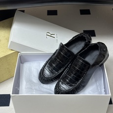 THE ROW 26Fw春夏新款 TR复古鳗鱼纹乐福鞋褶皱老钱风小皮鞋单鞋一脚蹬后松紧乐福鞋 这双乐福鞋简直是极简美学的 THE ROW 26Fw春夏新款 TR复古鳗鱼纹乐福鞋褶皱老钱风小皮鞋单鞋一脚蹬后松紧乐福鞋 这双乐福鞋简直是极简美学的