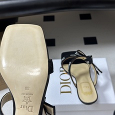 26ss春夏新款Dior 迪奥 J'Adior 饰带高跟凉鞋 CD字母刺绣织带蝴蝶结高跟凉拖鞋小猫跟拖鞋 这款 J'Ad 26ss春夏新款Dior 迪奥 J'Adior 饰带高跟凉鞋 CD字母刺绣织带蝴蝶结高跟凉拖鞋小猫跟拖鞋 这款 J'Ad