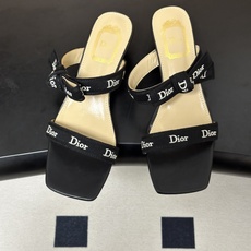 26ss春夏新款Dior 迪奥 J'Adior 饰带高跟凉鞋 CD字母刺绣织带蝴蝶结高跟凉拖鞋小猫跟拖鞋 这款 J'Ad 26ss春夏新款Dior 迪奥 J'Adior 饰带高跟凉鞋 CD字母刺绣织带蝴蝶结高跟凉拖鞋小猫跟拖鞋 这款 J'Ad