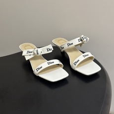 26ss春夏新款Dior 迪奥 J'Adior 饰带高跟凉鞋 CD字母刺绣织带蝴蝶结高跟凉拖鞋小猫跟拖鞋 这款 J'Ad 26ss春夏新款Dior 迪奥 J'Adior 饰带高跟凉鞋 CD字母刺绣织带蝴蝶结高跟凉拖鞋小猫跟拖鞋 这款 J'Ad