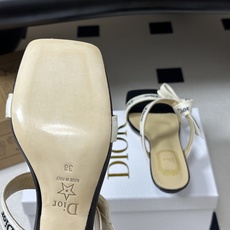 26ss春夏新款Dior 迪奥 J'Adior 饰带高跟凉鞋 CD字母刺绣织带蝴蝶结高跟凉拖鞋小猫跟拖鞋 这款 J'Ad 26ss春夏新款Dior 迪奥 J'Adior 饰带高跟凉鞋 CD字母刺绣织带蝴蝶结高跟凉拖鞋小猫跟拖鞋 这款 J'Ad