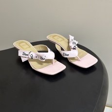 26ss春夏新款Dior 迪奥 J'Adior 饰带人字拖鞋 经典 CD字母刺绣织带蝴蝶结高跟夹脚凉拖鞋小矮跟/小猫跟拖 26ss春夏新款Dior 迪奥 J'Adior 饰带人字拖鞋 经典 CD字母刺绣织带蝴蝶结高跟夹脚凉拖鞋小矮跟/小猫跟拖