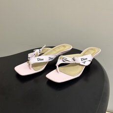 26ss春夏新款Dior 迪奥 J'Adior 饰带人字拖鞋 经典 CD字母刺绣织带蝴蝶结高跟夹脚凉拖鞋小矮跟/小猫跟拖 26ss春夏新款Dior 迪奥 J'Adior 饰带人字拖鞋 经典 CD字母刺绣织带蝴蝶结高跟夹脚凉拖鞋小矮跟/小猫跟拖